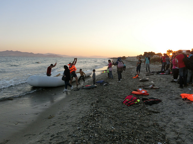 migrants_boat_beach